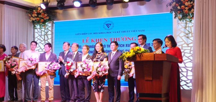tặng bằng khen cho viện