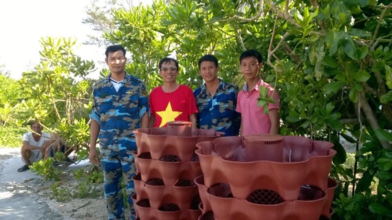 tháp rau trồng thử nghiệm tại quần đảo trường sa